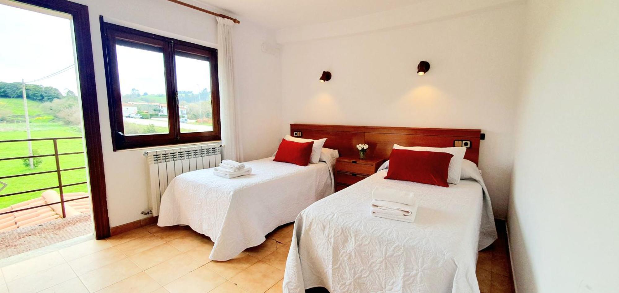 Sidreria La Casa Abajo Hotell La Franca Exteriör bild